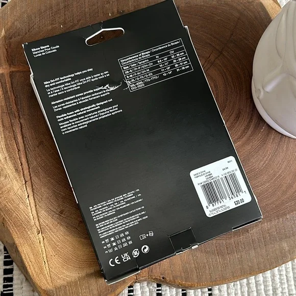 Nike - Picture 6 of 9